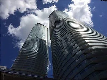 To Stays - York And Lakeshore Toronto Hotel