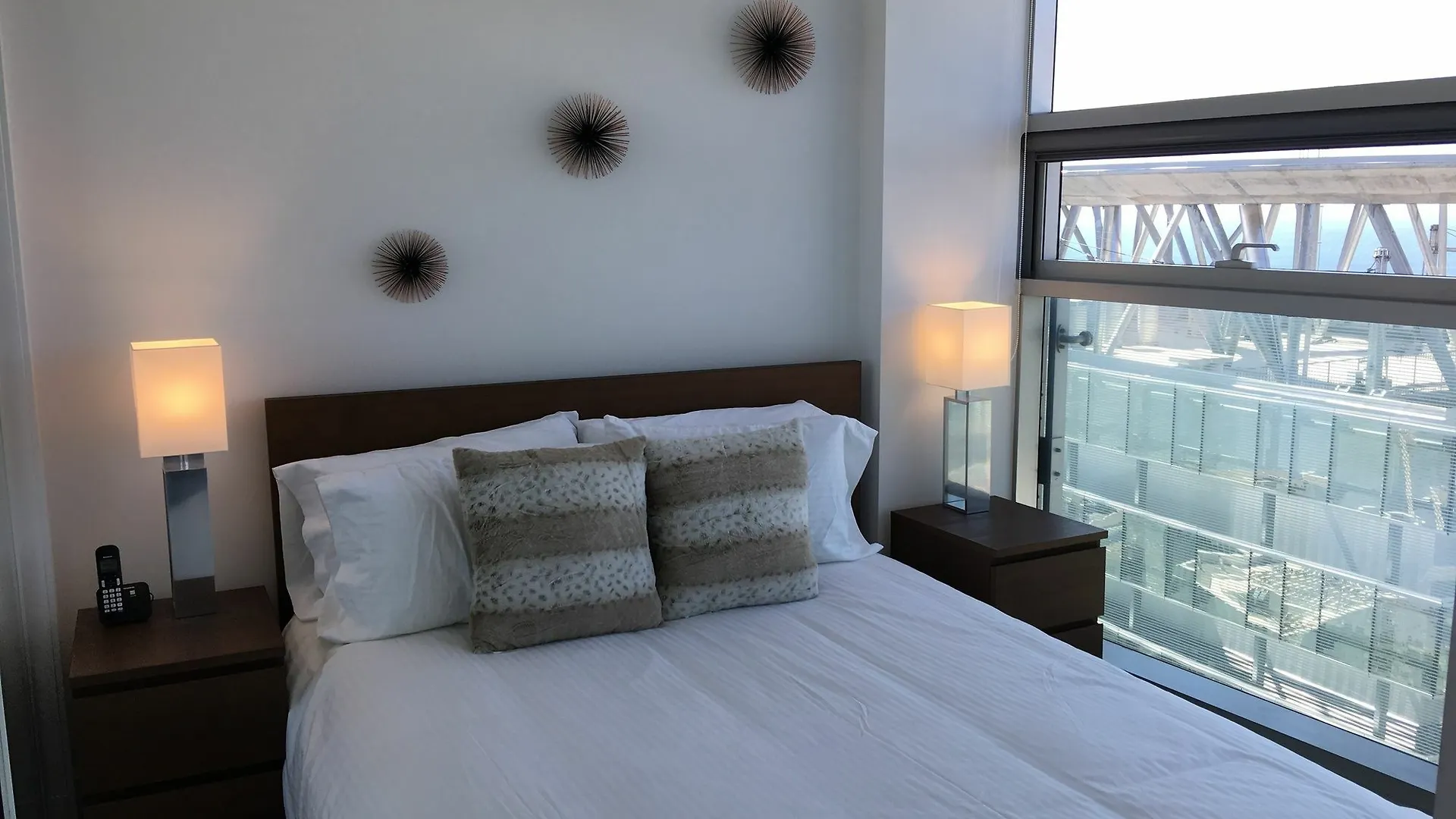 To Stays - York And Lakeshore Toronto Hotel