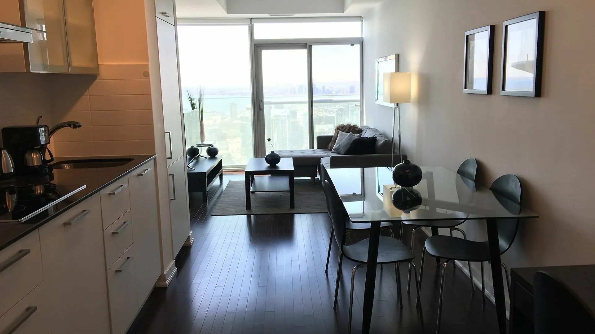 To Stays - York And Lakeshore Toronto Hotel