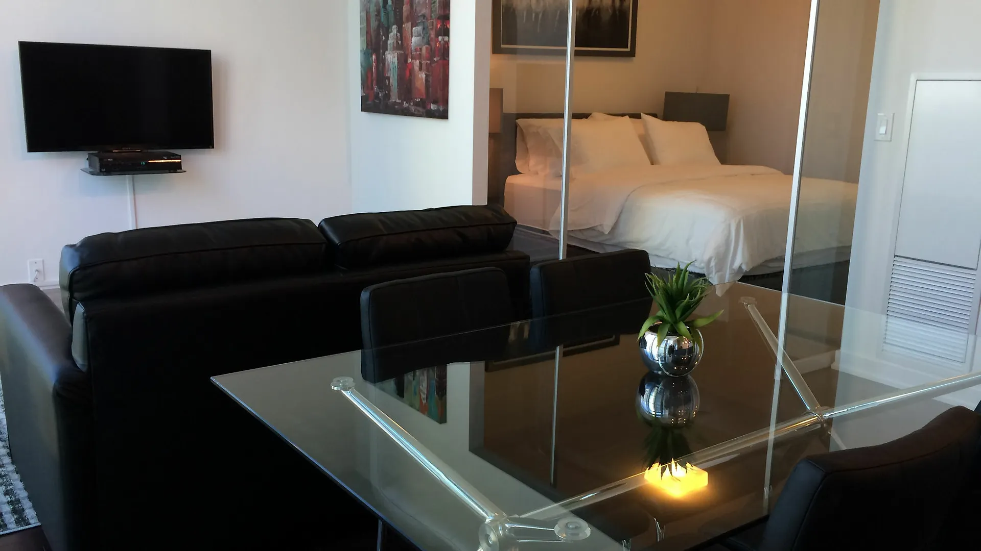 **** Hotel To Stays - York And Lakeshore Toronto Canada