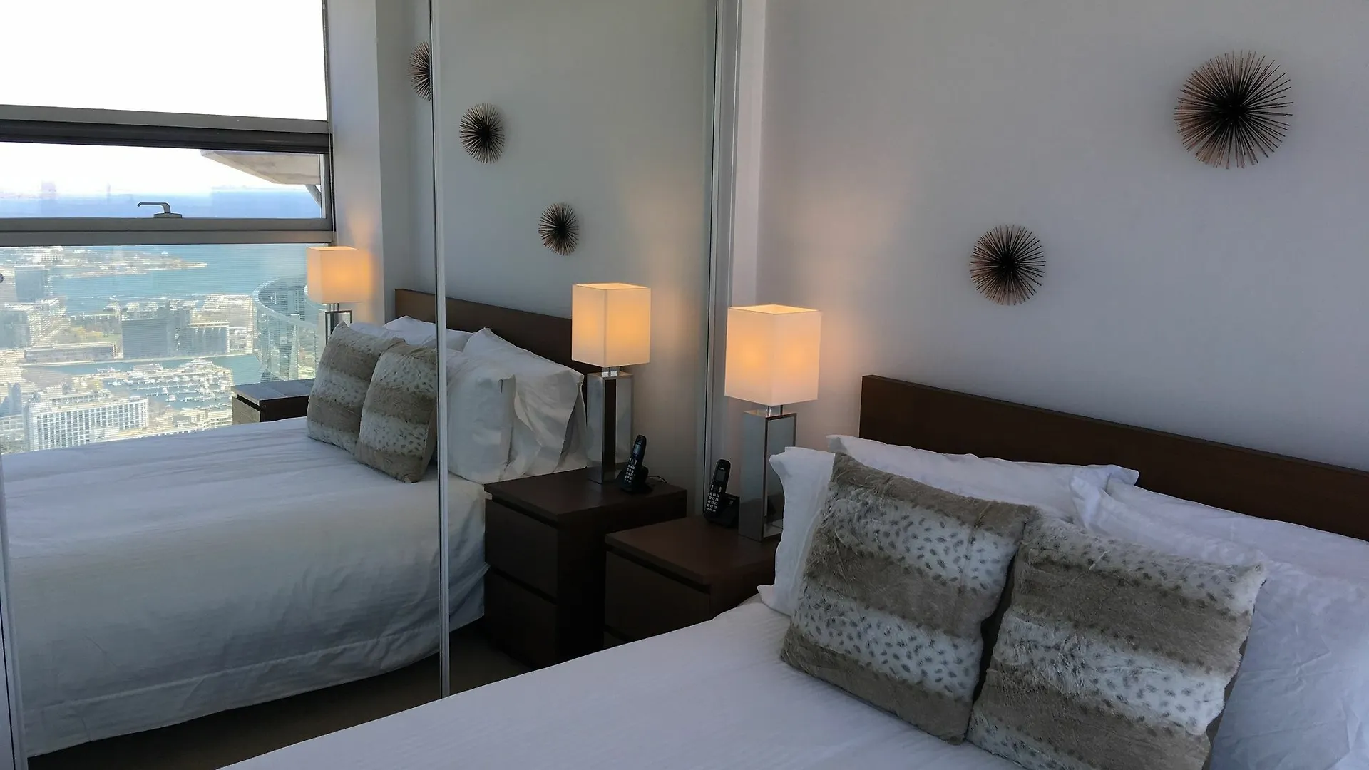 **** Hotel To Stays - York And Lakeshore Toronto Canada