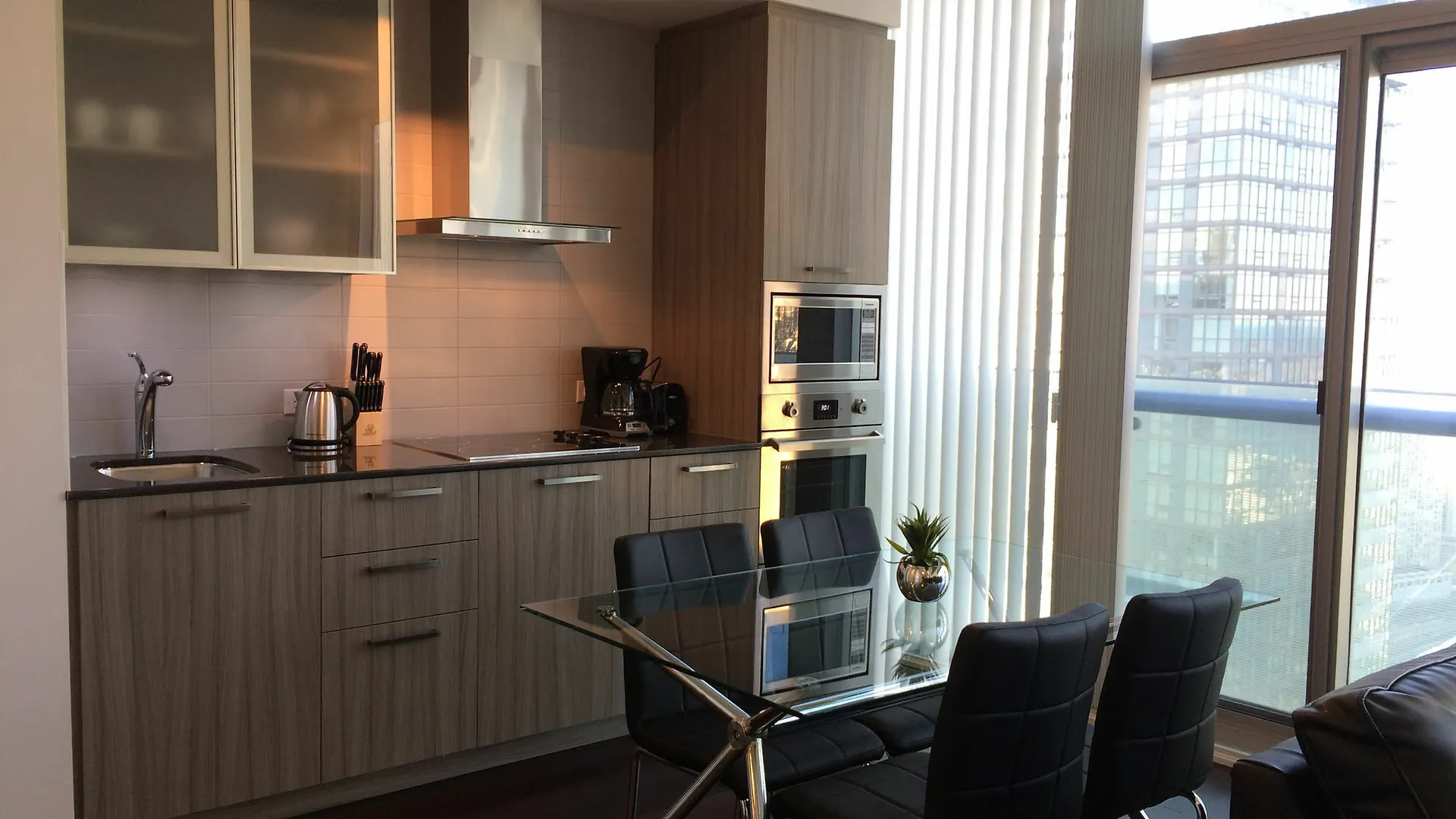 **** Hotel To Stays - York And Lakeshore Toronto Canada