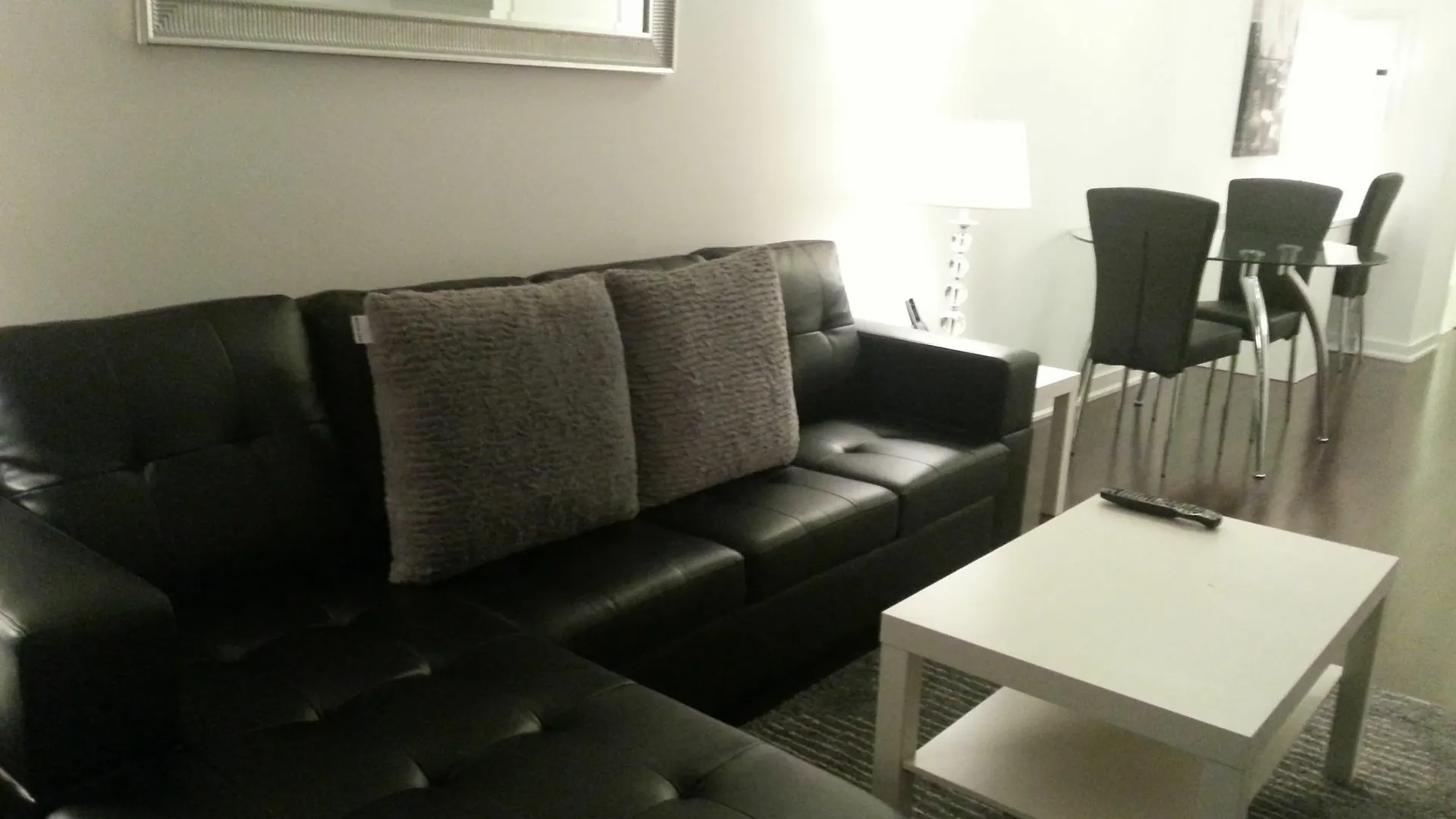 To Stays - York And Lakeshore Toronto Hotel