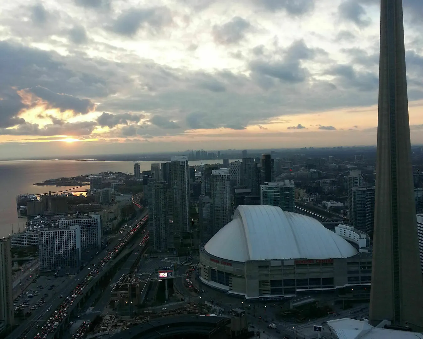 To Stays - York And Lakeshore Toronto Hotel